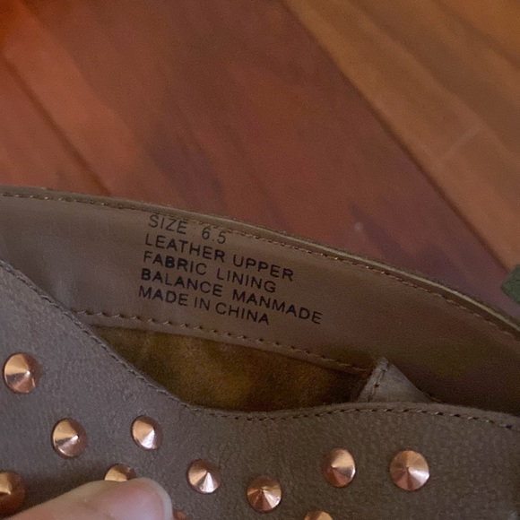 Matiko studded shoes. Size 6.5. Brown leather with rose gold studs. - Picture 4 of 4